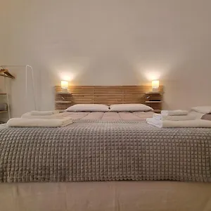  Apartment Downtown Maqueda Italy